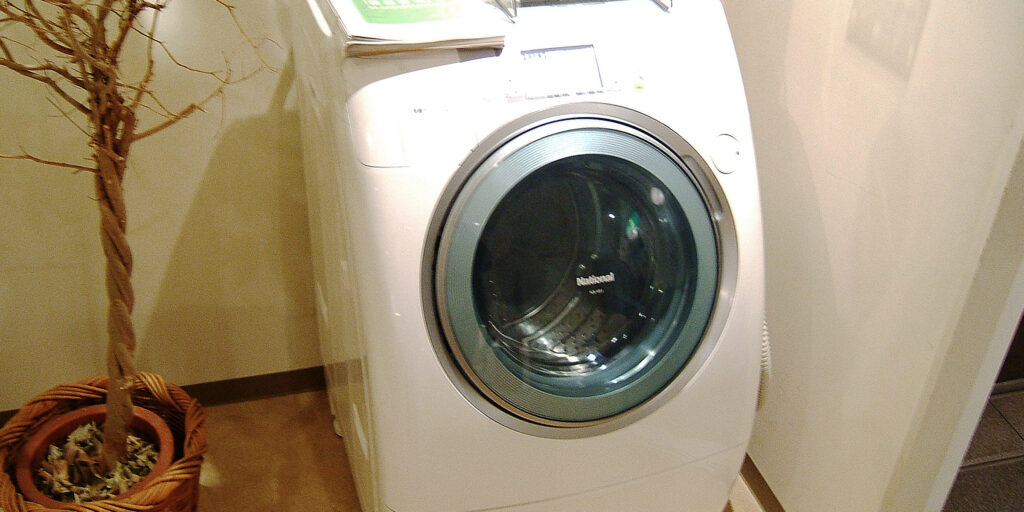 I Bought a Used Washing Machine at a Thrift Store – When I Opened It at Home, I Was Speechless